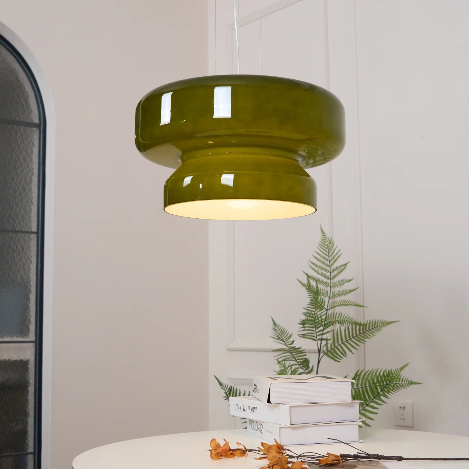 Arthur Modern Curved Glass Pendant Lamp5.webp__PID:96662937-8030-461c-a20a-c3adb09059e3