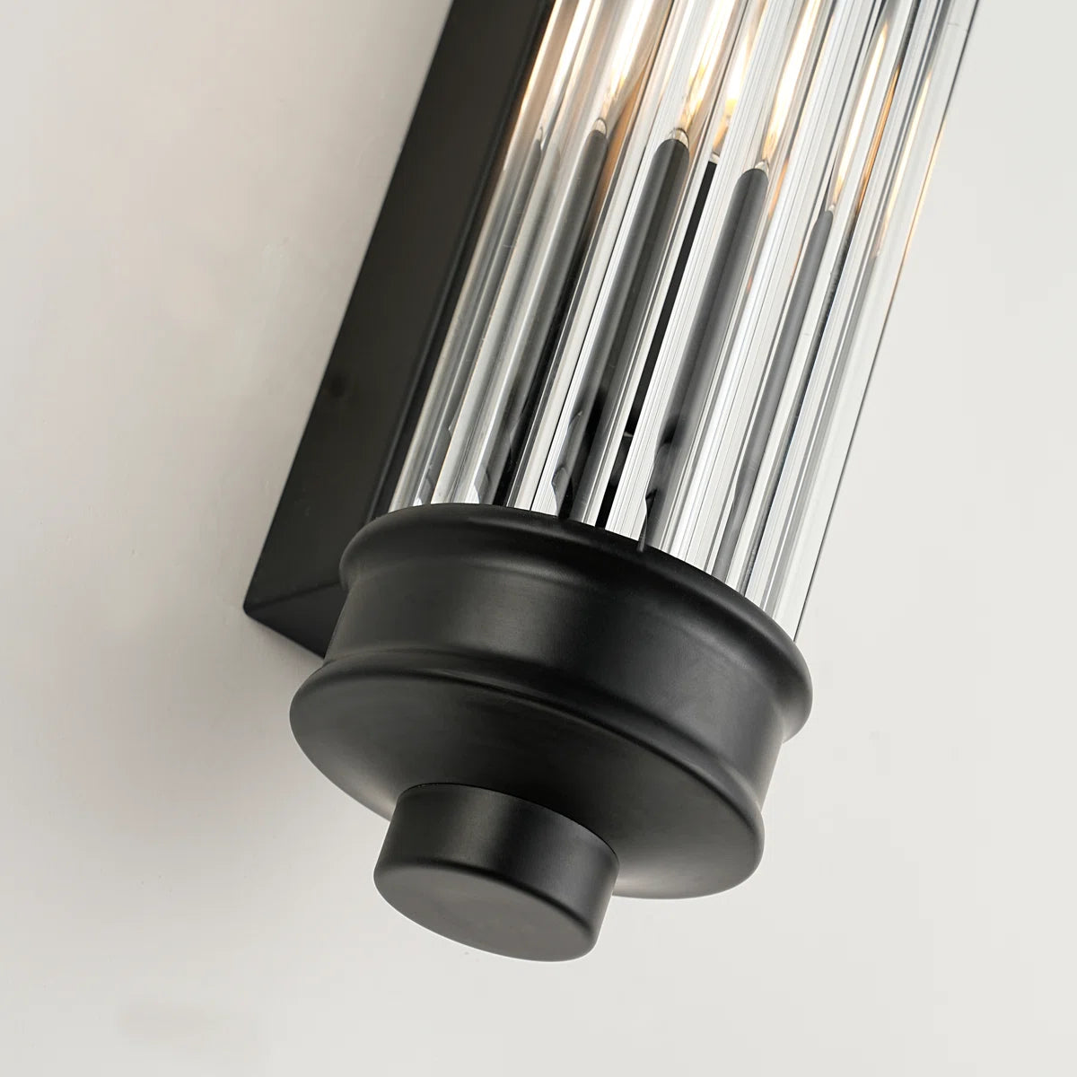 Paloma Modern Ribbed Glass Rod Cylindrical Wall Sconce-细节图4.webp__PID:c3b9c118-f13a-4ead-9c5c-c9bc480975c8