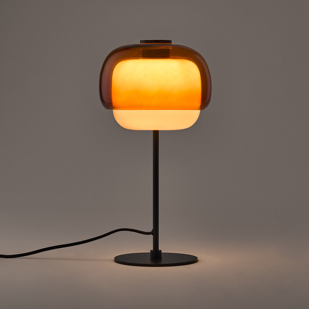 Sanae Modern Retro Double-Dome Colored Glass Table Lamp (5).jpg__PID:0f830110-4324-4446-88e7-145b1850b98a