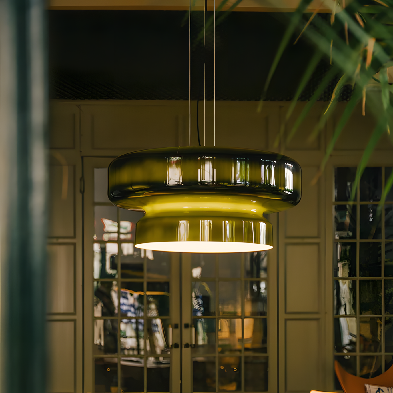 Arthur Modern Curved Glass Pendant Light12_.png__PID:861ce20a-c3ad-4090-99e3-16023b9446cc