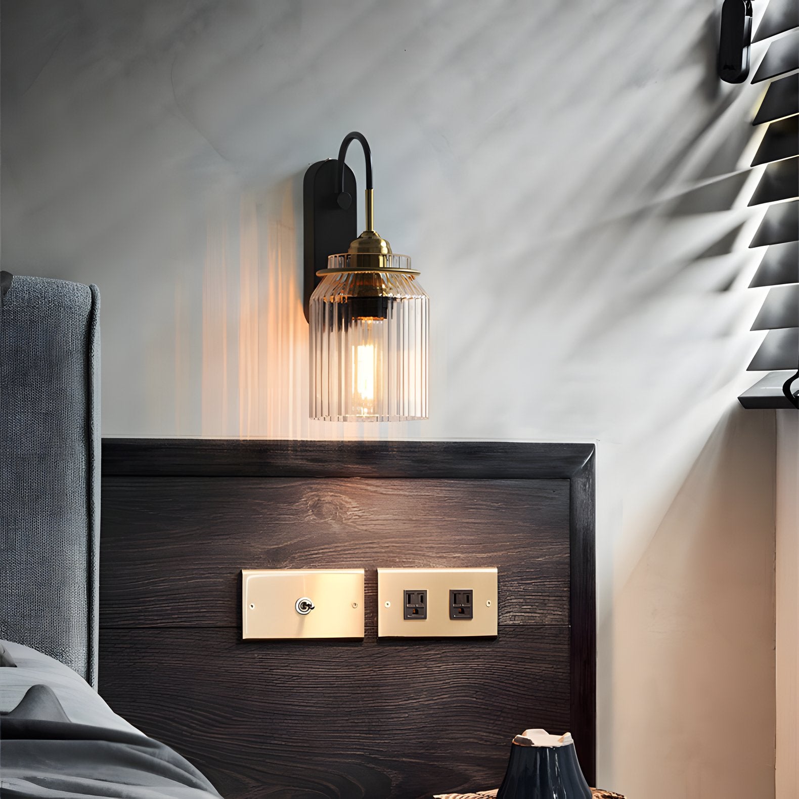 Momus Modern Cylinder Ribbed Glass Wall Sconce (3).jpg__PID:4e16ceac-79c5-4459-bd4b-a9ce2b655589