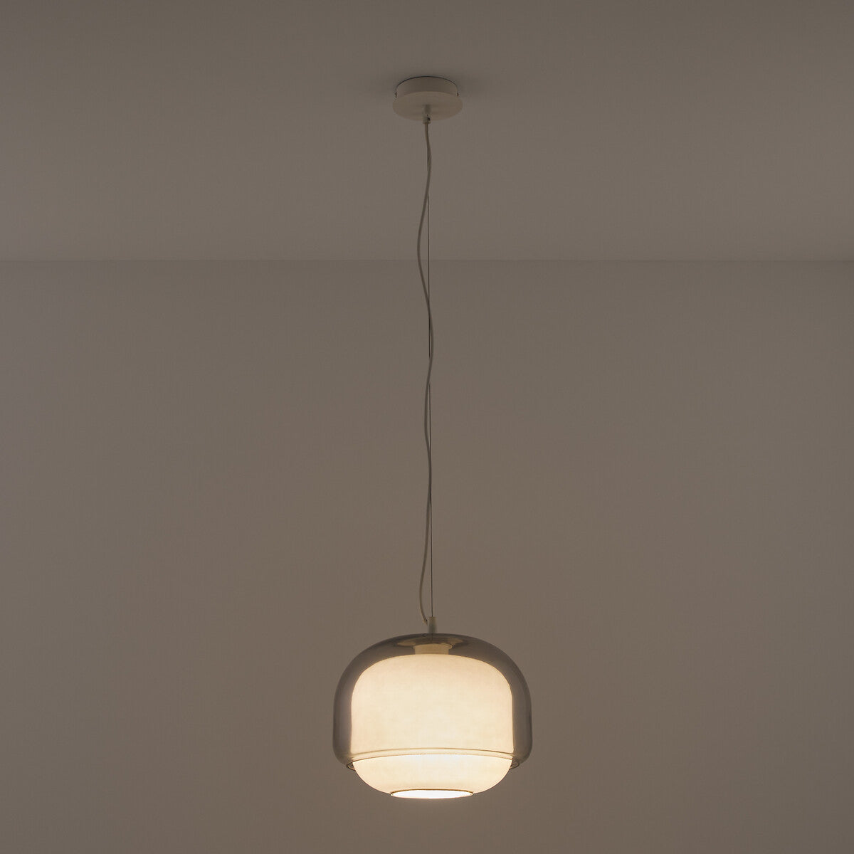 Sanae Nordic Round Colorful Glass Pendant Light (2).jpg__PID:548c2118-d9e5-4e0b-9835-8be5ae254826