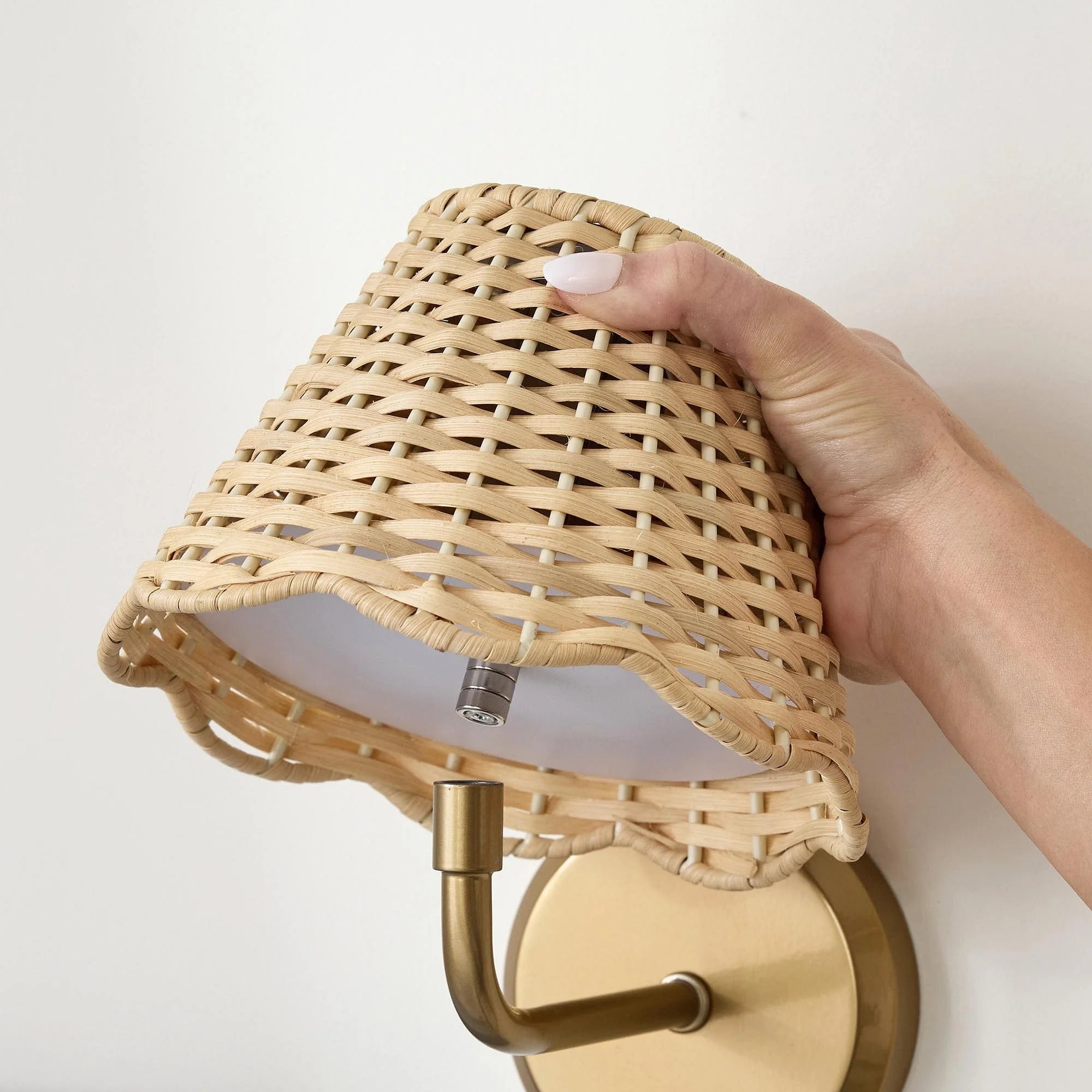 Crosby Rustic Woven Rattan Lantern Wall Sconce (1).webp__PID:5c37e3ca-1fe0-47cc-b8fd-91e6b4e2f57a