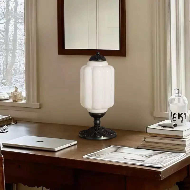 Eloise Vintage Cream Glass Table Lamp3.webp__PID:1d403a6c-f010-4d60-bb48-41f2903e72dc