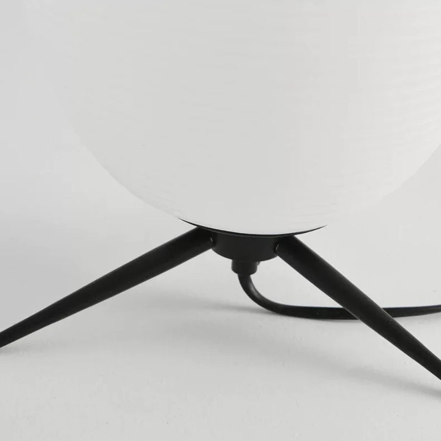 Modern Blown Glass Spherical Table Lamp2.webp__PID:d1d001f5-a6bf-4bec-bed1-ba2f0a631cf6