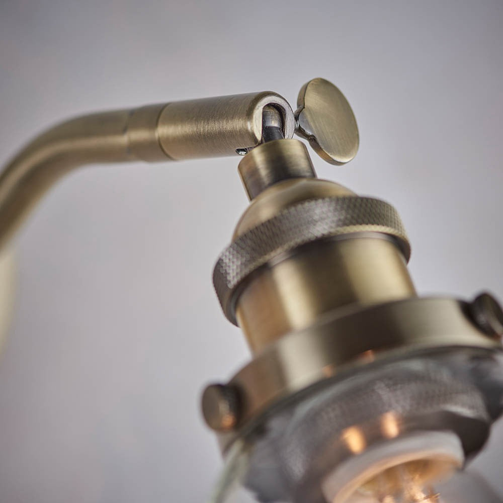Griffin Industrial Adjustable Glass Wall Lamp3.webp__PID:7f317a69-5b7c-4249-8667-e7ffd5d0ea3c