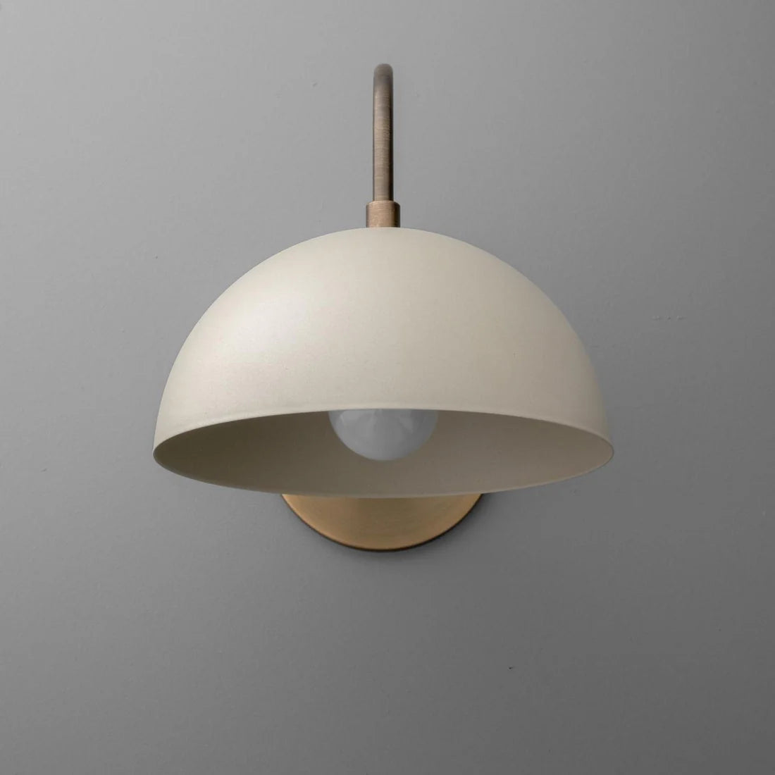 AntiqueBrassArmDomeShadeWallSconce-brass_10.webp__PID:f9e470df-6896-4033-a004-d322889814b7