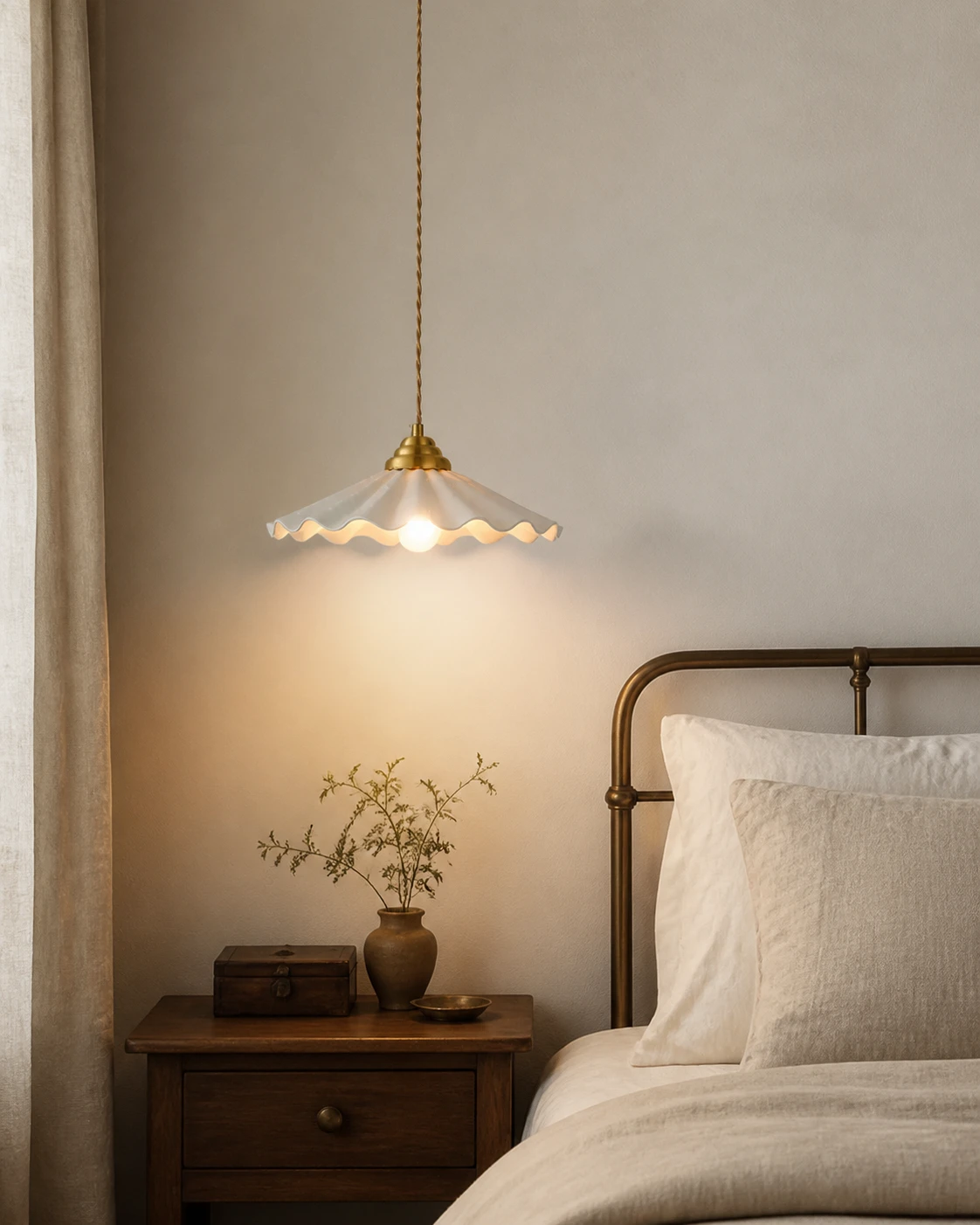 Wavy ceramic pendant light in an interior