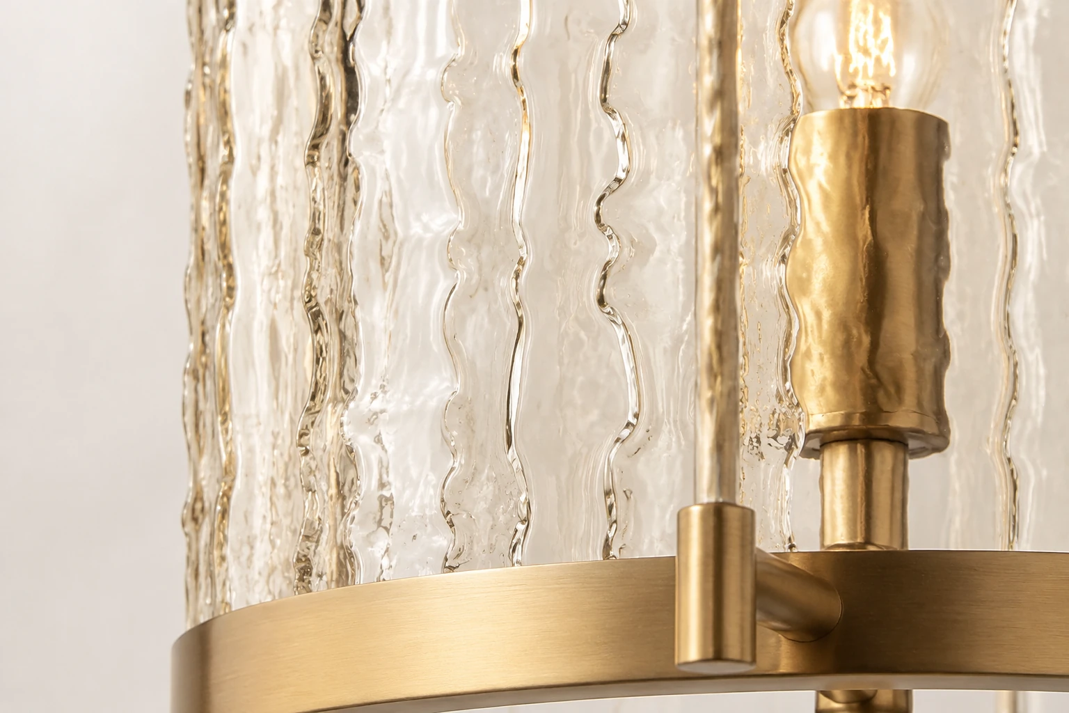 Close hammered glass texture with Champagne Bronze lower rim and bulb holder