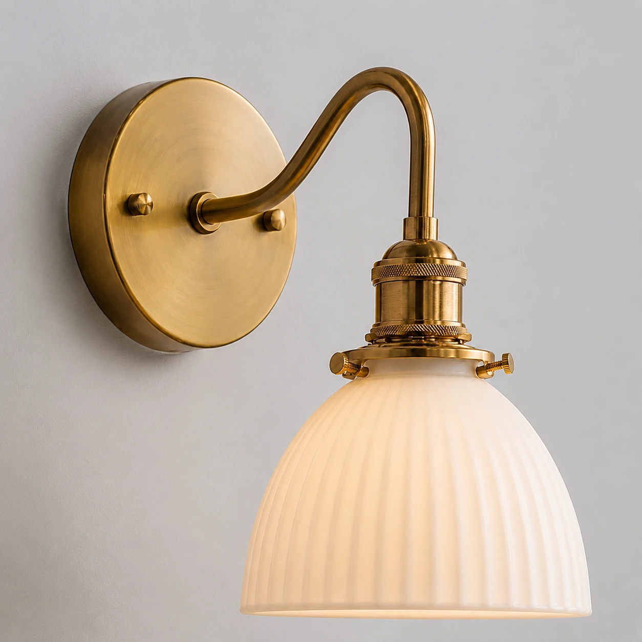 Antique brass backplate, curved arm and lamp holder detail