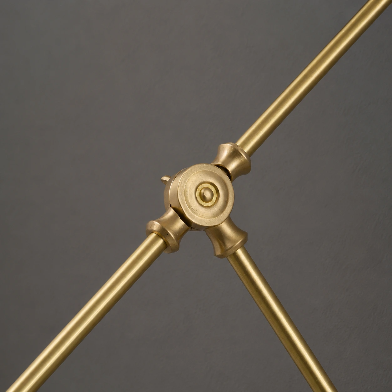 Magari wall lamp central brass joint close-up