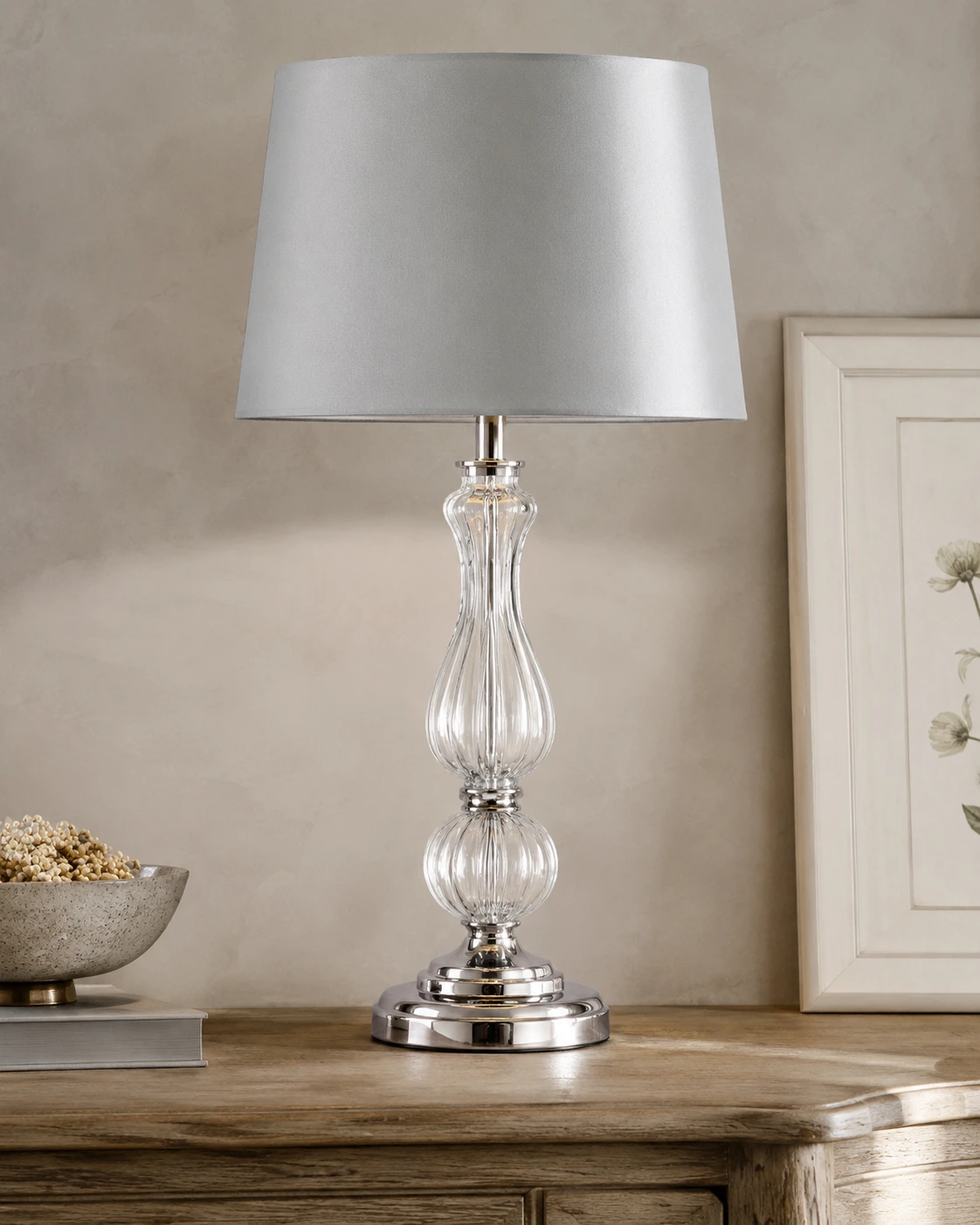 Transparent vertically ribbed glass body of the Bradshaw table lamp