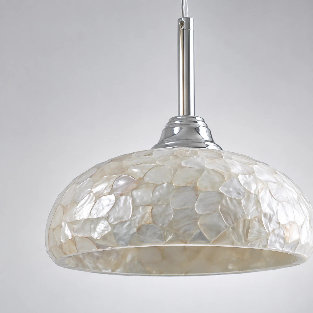 Close view of the curved shell mosaic edge