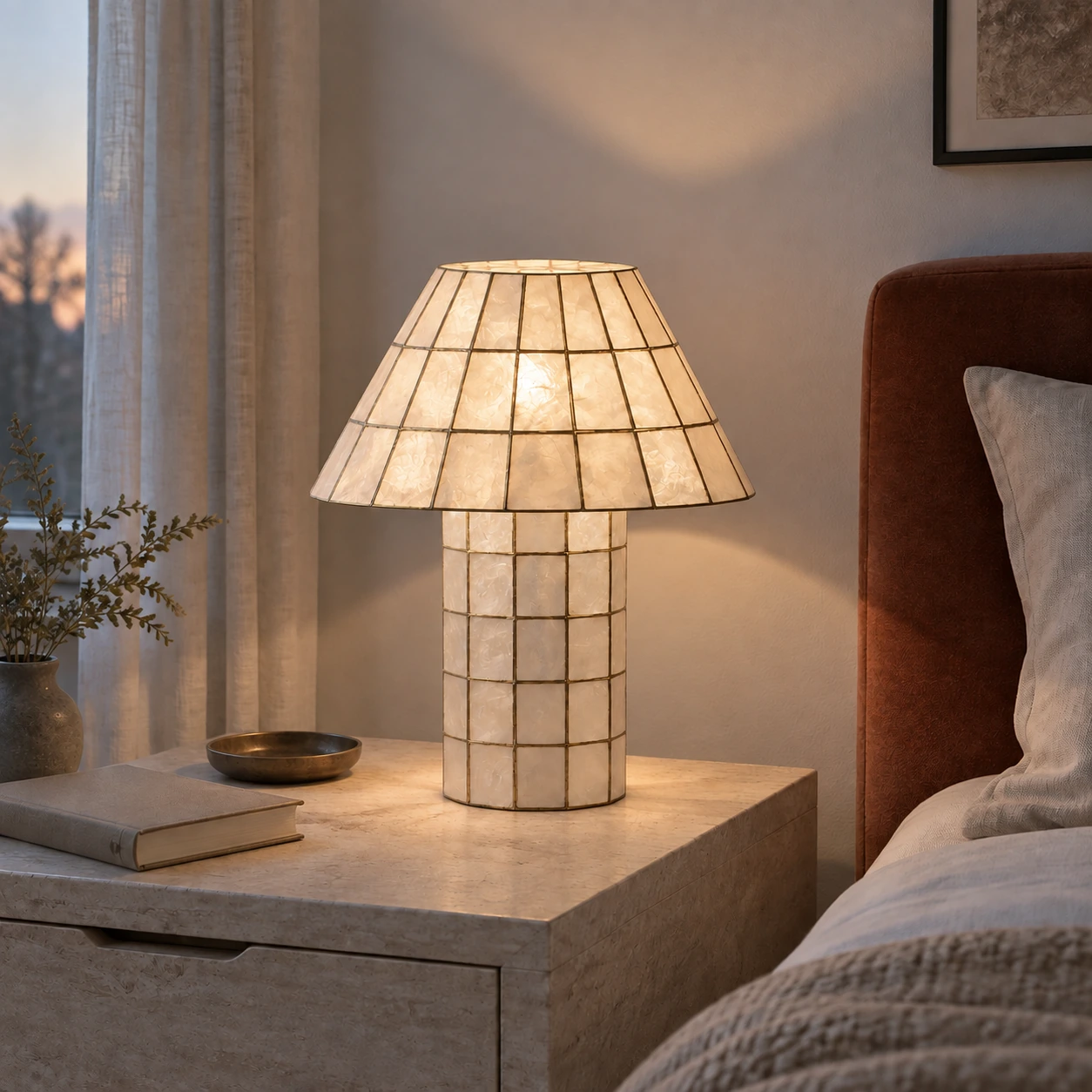 Solenne ivory mosaic shell table lamp