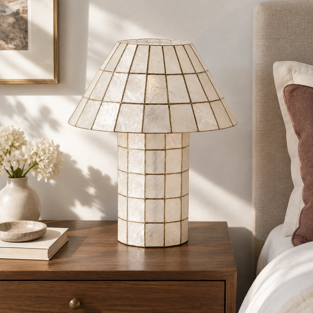 Solenne ivory mosaic shell table lamp