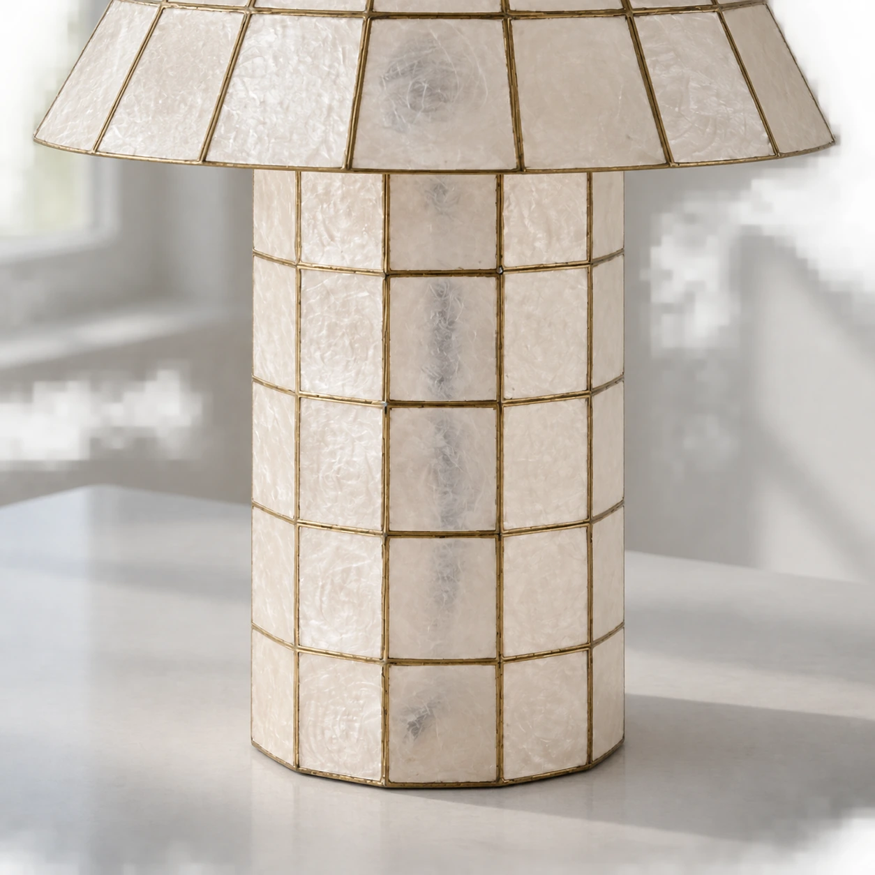 Lower shell column and its contact with the tabletop